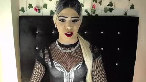 kristal_queen01 online show from 05/17/26, 08:12