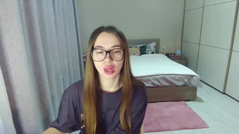 Snapshot of kristall_xxx chatting on 12/23/25, 08:01 twitter Annemarye 23 online show from 12/23/25, 08:01
