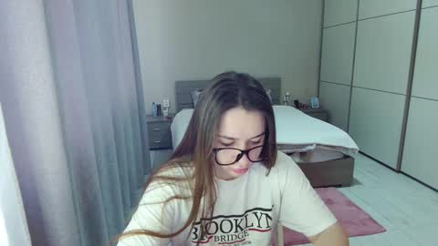 Snapshot of kristall_xxx chatting on 03/07/26, 09:06 twitter Annemarye 23 online show from 03/07/26, 09:06