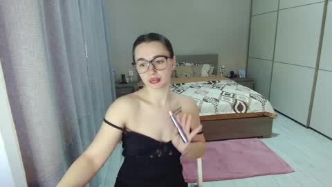Snapshot of kristall_xxx chatting on 03/29/26, 06:13 twitter Annemarye 23 online show from 03/29/26, 06:13