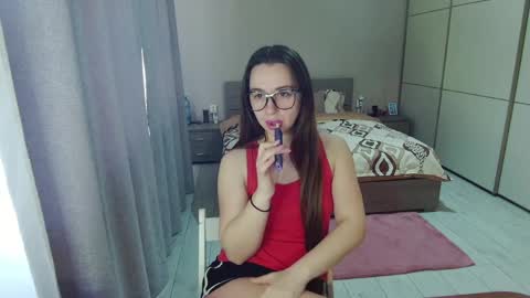 Snapshot of kristall_xxx chatting on 04/05/26, 06:10 twitter Annemarye 23 online show from 04/05/26, 06:10