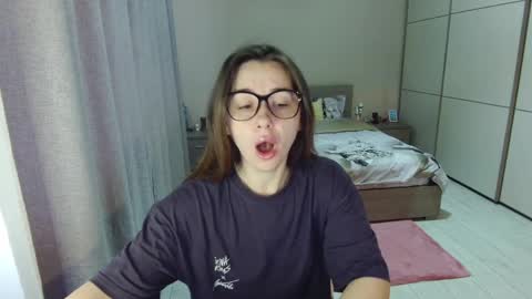 Snapshot of kristall_xxx chatting on 04/09/26, 04:56 twitter Annemarye 23 online show from 04/09/26, 04:56