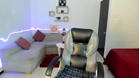 Sophia online show from 12/02/25, 07:09