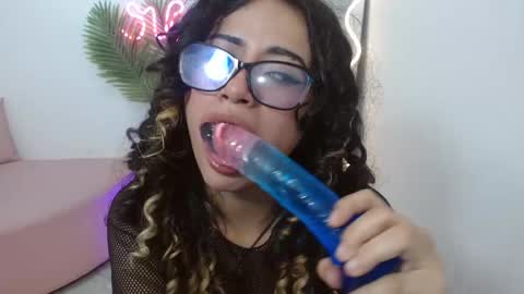 kristen_tay online show from 02/18/25, 06:15