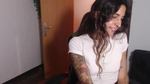 Snapshot of kristenwylde chatting on 09/22/25, 08:00 Kristen Wylde -  online show from 09/22/25, 08:00