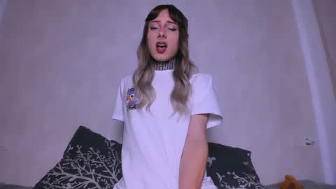 Snapshot of kristinaholland chatting on 10/16/25, 09:38 kristina online show from 10/16/25, 09:38