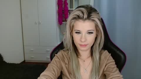 KristineAmore online show from 10/29/25, 03:47