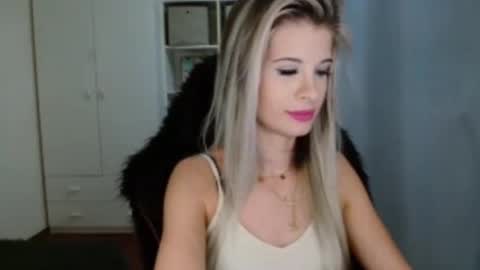 Snapshot of kristineamore chatting on 11/05/25, 07:36 KristineAmore online show from 11/05/25, 07:36