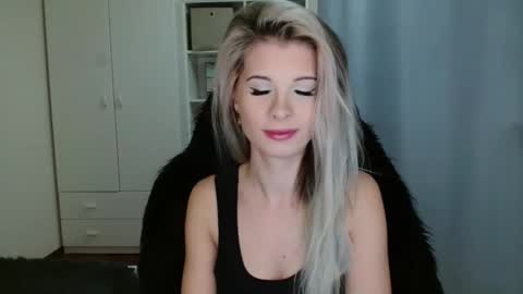 Snapshot of kristineamore chatting on 11/10/25, 08:24 KristineAmore online show from 11/10/25, 08:24