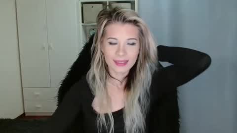 Snapshot of kristineamore chatting on 11/11/25, 07:19 KristineAmore online show from 11/11/25, 07:19