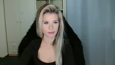 Snapshot of kristineamore chatting on 11/21/25, 08:02 KristineAmore online show from 11/21/25, 08:02