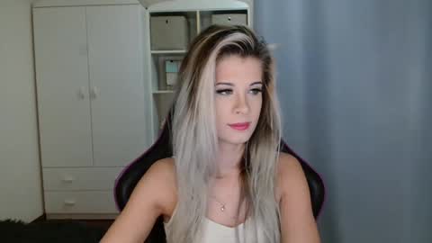 Snapshot of kristineamore chatting on 11/30/25, 08:07 KristineAmore online show from 11/30/25, 08:07