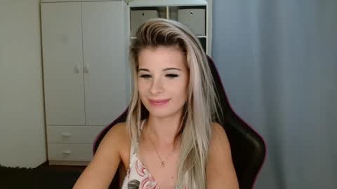 Snapshot of kristineamore chatting on 12/02/25, 07:31 KristineAmore online show from 12/02/25, 07:31