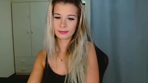 KristineAmore online show from 12/17/25, 03:29