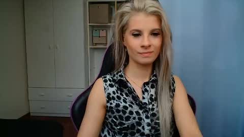 KristineAmore online show from 06/01/26, 06:15