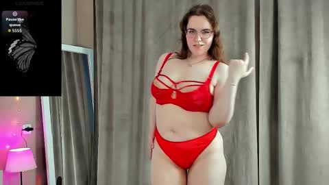 Snapshot of kristy_na_ chatting on 11/21/25, 02:43 Kristina online show from 11/21/25, 02:43