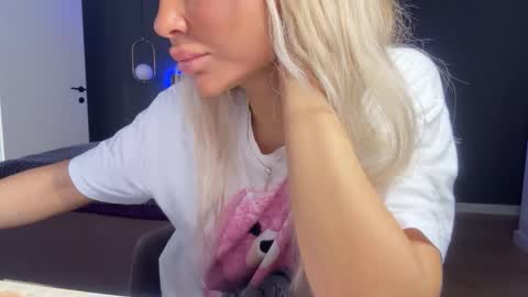 Kristi online show from 09/15/25, 04:01