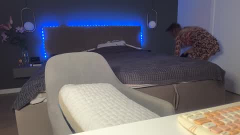 Kristi online show from 10/14/25, 04:13