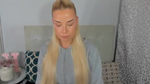 KristyFlowers online show from 05/11/26, 04:04