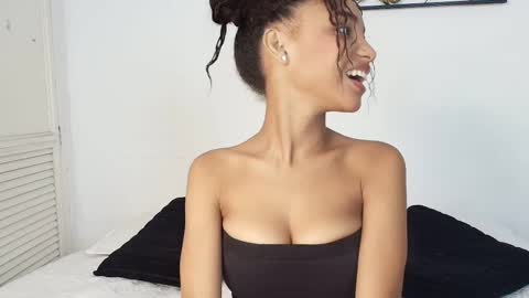 Snapshot of kristyl_paez chatting on 10/15/25, 08:31 Cristina online show from 10/15/25, 08:31