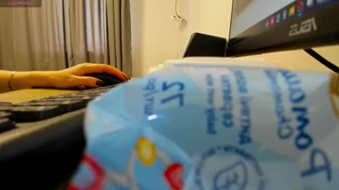 Snapshot of kristyvegas chatting on 10/22/25, 08:03 kristyvegas online show from 10/22/25, 08:03