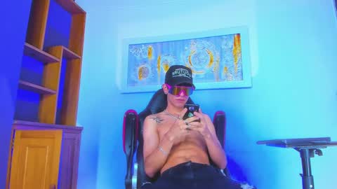 Snapshot of kroddy_sw chatting on 12/15/24, 10:58 justym online show from 12/15/24, 10:58