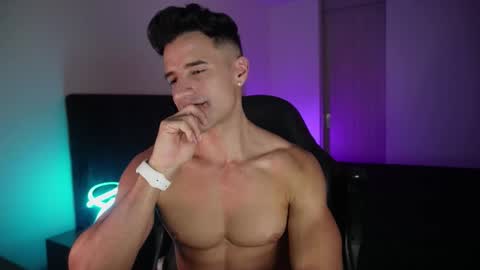 Snapshot of krops_ chatting on 11/29/25, 07:33 KROPS online show from 11/29/25, 07:33