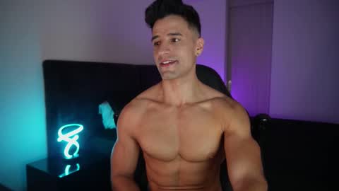 Snapshot of krops_ chatting on 12/14/25, 08:02 KROPS online show from 12/14/25, 08:02