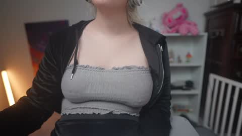 Krystal Syx online show from 01/20/25, 12:15