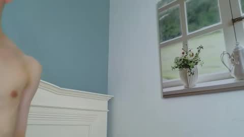 Snapshot of kudi_j chatting on 12/18/25, 10:05 Kudi online show from 12/18/25, 10:05