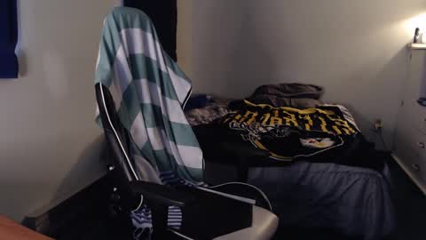 Snapshot of kuggy570 chatting on 09/18/25, 10:12 Kuggy online show from 09/18/25, 10:12