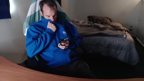 Snapshot of kuggy570 chatting on 10/03/25, 12:35 Kuggy online show from 10/03/25, 12:35