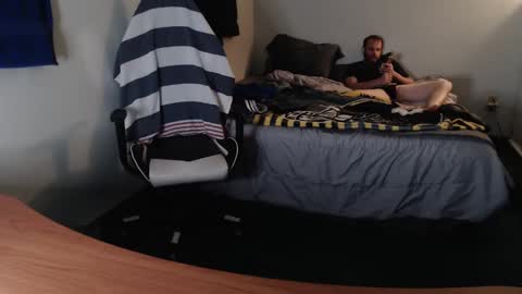 Snapshot of kuggy570 chatting on 10/19/25, 12:00 Kuggy online show from 10/19/25, 12:00