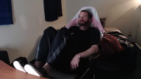 Snapshot of kuggy570 chatting on 11/19/25, 10:21 Kuggy online show from 11/19/25, 10:21