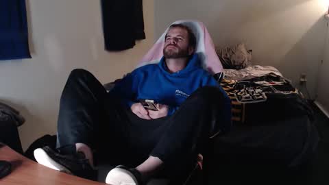 Snapshot of kuggy570 chatting on 11/23/25, 01:16 Kuggy online show from 11/23/25, 01:16