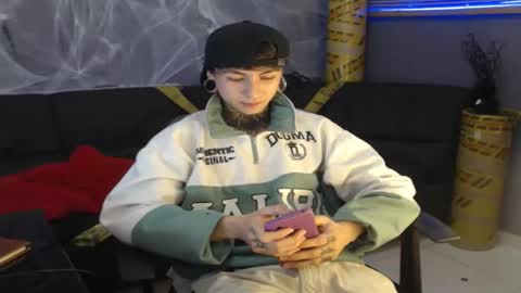 Snapshot of kuregari_xs chatting on 10/26/25, 04:40 kuregari_xs online show from 10/26/25, 04:40