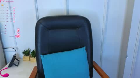 Ren online show from 10/08/25, 01:42