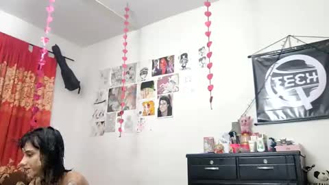 Snapshot of kuromi_less chatting on 02/01/25, 02:05 Kuromi Less online show from 02/01/25, 02:05
