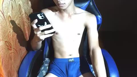 Snapshot of kurtxxx07 chatting on 12/18/25, 10:27 kurtxxx07 online show from 12/18/25, 10:27