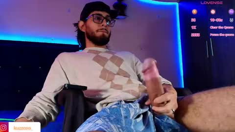 Snapshot of kuzzcoo chatting on 11/12/25, 01:22 kuzzcoo online show from 11/12/25, 01:22