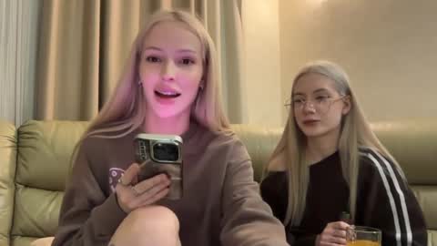 Bella and Alexandra online show from 05/08/26, 11:43