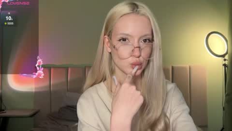 Bella and Alexandra online show from 06/16/26, 05:26
