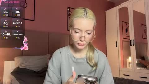 Bella and Alexandra online show from 06/18/26, 02:43
