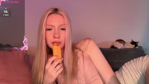 Bella and Alexandra online show from 07/20/26, 08:44