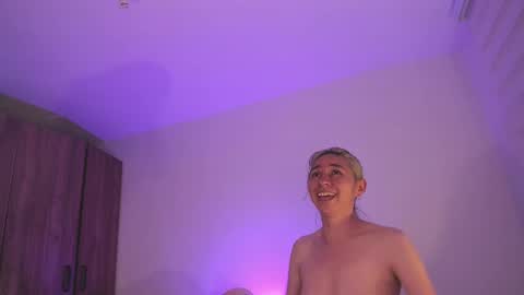 Snapshot of kxss_krawl chatting on 09/30/25, 10:59 Aria Kess online show from 09/30/25, 10:59