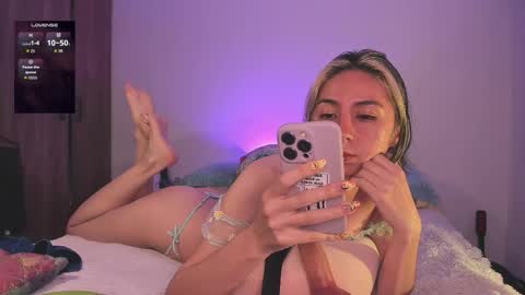 Snapshot of kxss_krawl chatting on 10/17/25, 10:45 Aria Kess online show from 10/17/25, 10:45