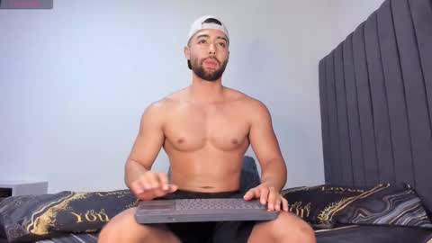 Snapshot of kyle_collinz chatting on 10/05/25, 08:34 Kyle collinz online show from 10/05/25, 08:34