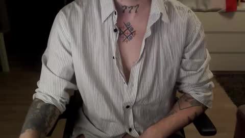 Snapshot of kyle_tattoo chatting on 02/15/26, 06:26 kyle online show from 02/15/26, 06:26