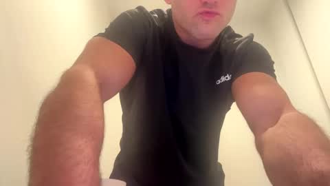 Snapshot of kylegotittt chatting on 02/27/25, 10:59 Hotbody545 online show from 02/27/25, 10:59