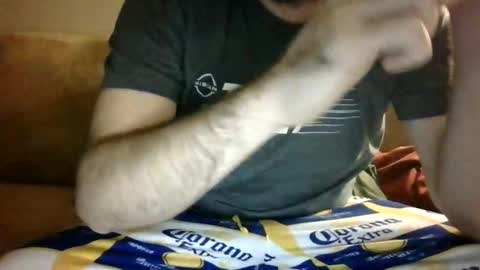 Snapshot of kylesingers chatting on 12/15/25, 06:06 kylesingers online show from 12/15/25, 06:06